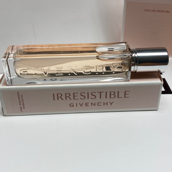 Givenchy Irresistible Very Floral - Picture 2 of 6